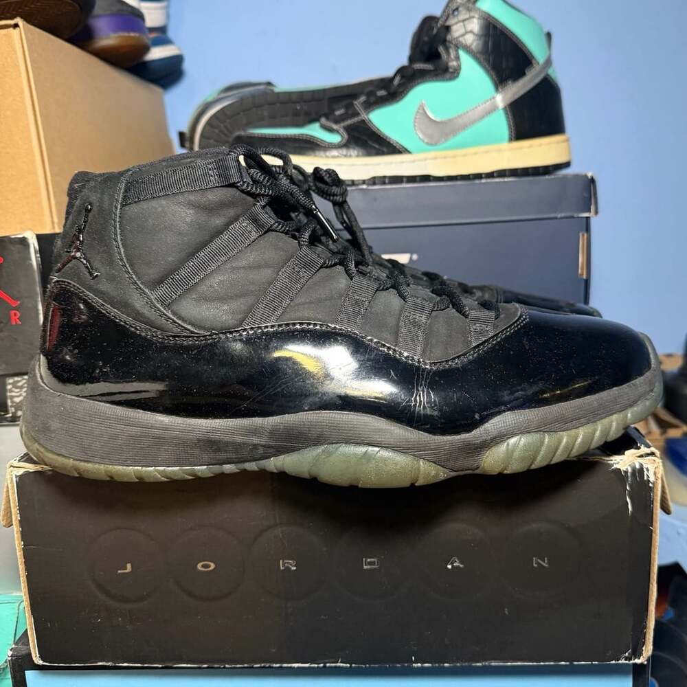 Nike Air Jordan 11 Retro Cap and Gown Size 13